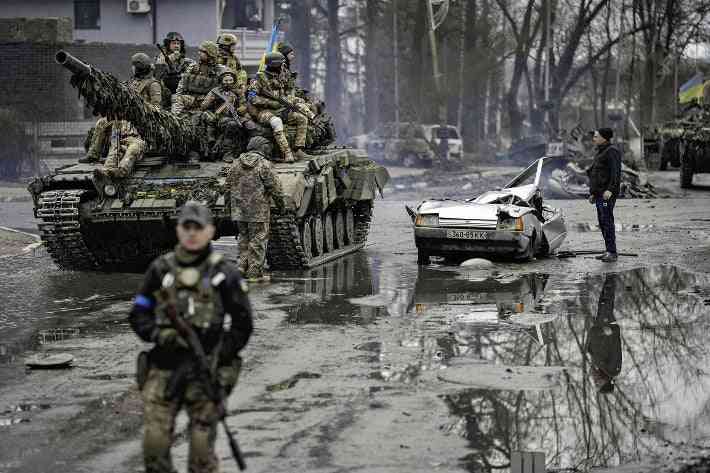 ウクライナ奪還の街で「２８０人埋葬、全員が後頭部撃たれた」…ロシア軍による戦争犯罪の可能性 : 国際 : ニュース : 読売新聞オンライン