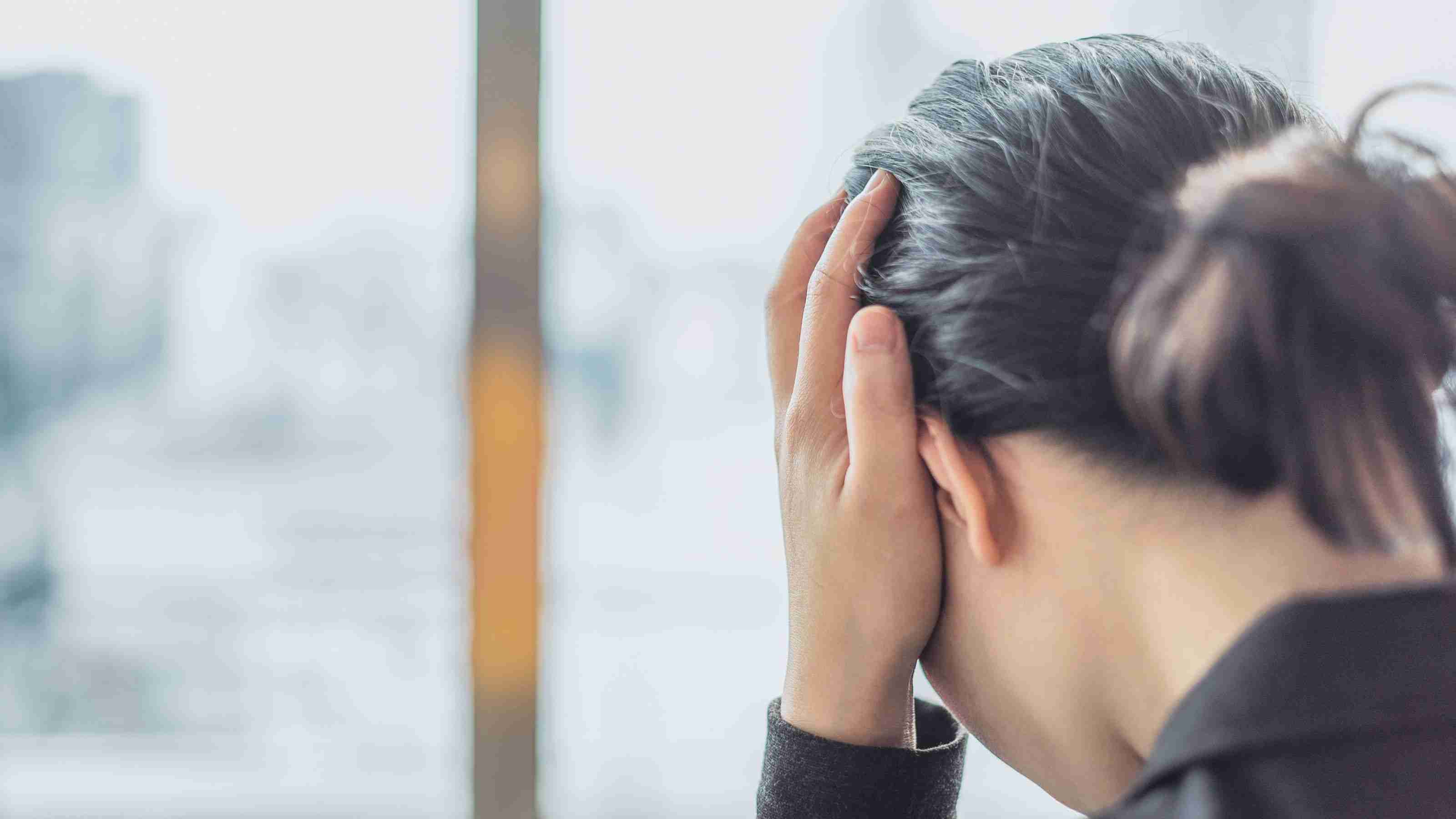 役員から不倫旅行に誘われて…新卒で生き地獄を味わった23歳女性が先輩の忠告を無視してとった