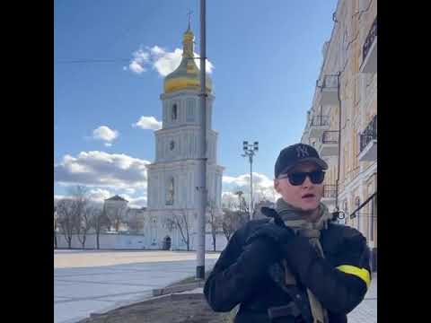 Famous Ukrainian musician Andriy Khlyvnyuk volunteered for Kyiv territorial defense singing folk son - YouTube
