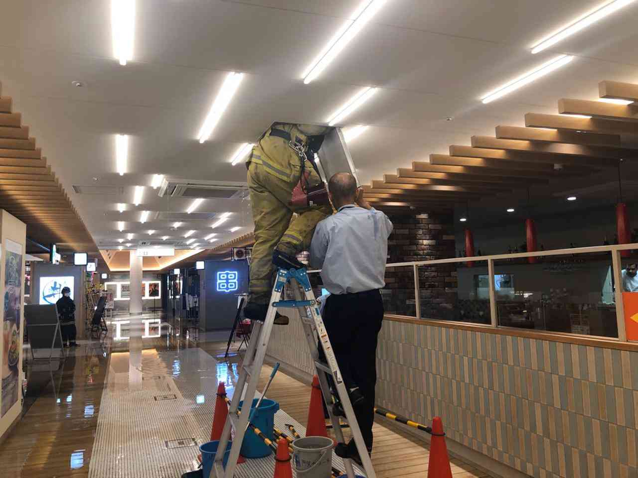 JR静岡駅の駅ビルで水道管が破裂　「破裂音のあと滝のように水が流れ出た」　水は駅構内にも…ダイヤに影響なし - LOOK 静岡朝日テレビ