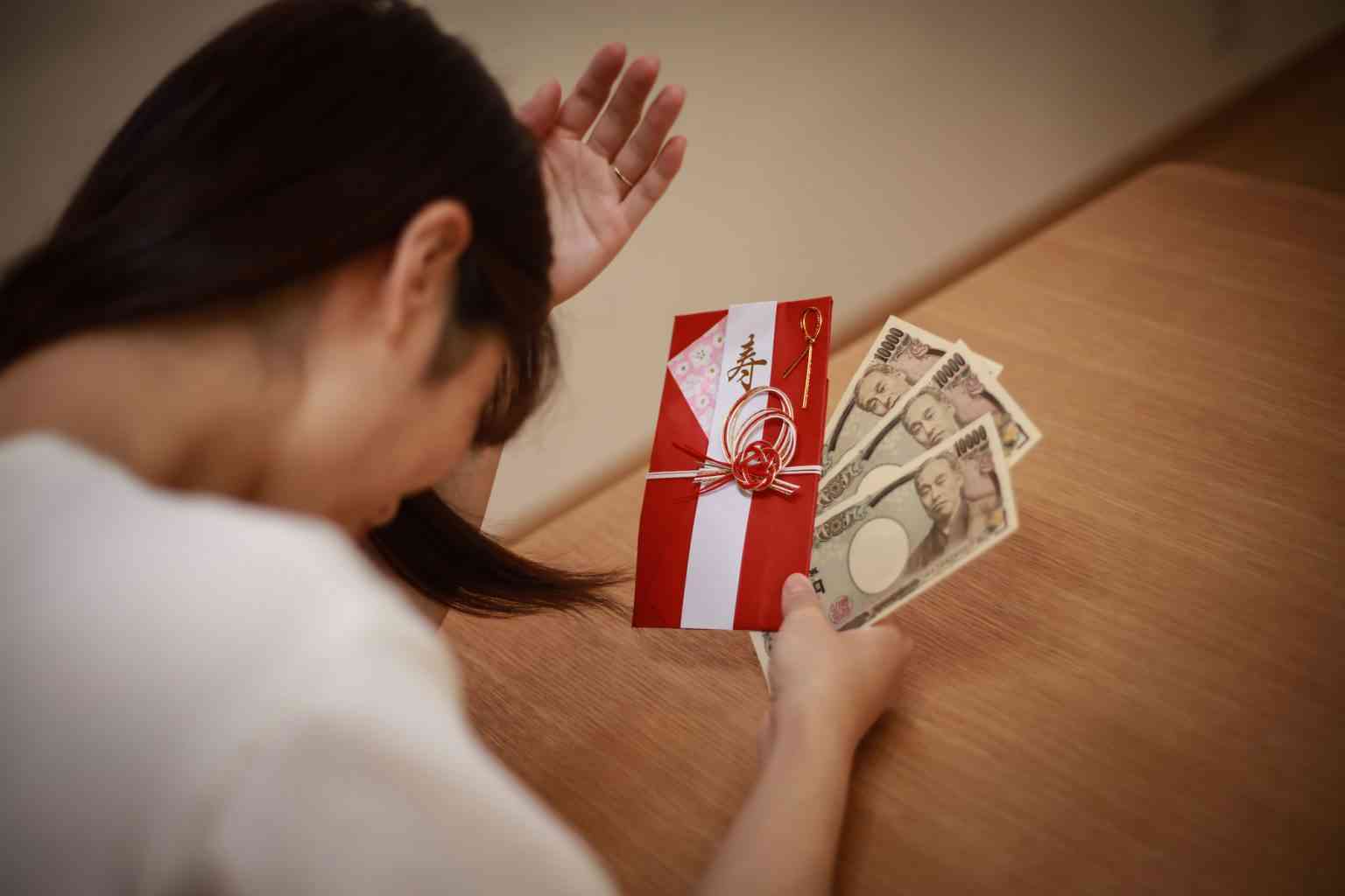 結婚式が中止なのにご祝儀って必要？ コロナ禍のご祝儀事情で友人トラブルも