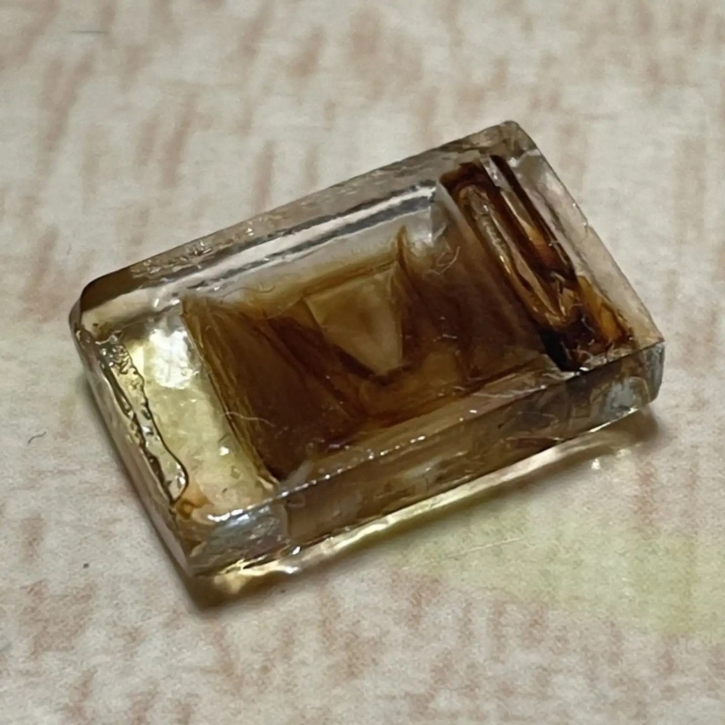 新種の鉱石「メンツヤイト」発見！？　4年間の放置が生み出した「めんつゆの結晶」がかなりキレイ