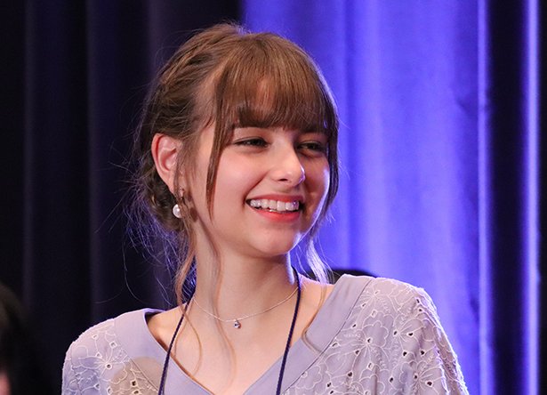 『ViVi』モデル嵐莉菜、初のソロ表紙 俳優としても国際的注目の17歳“美背中”披露