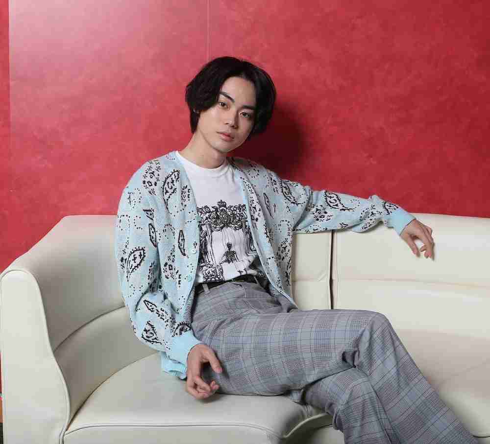 菅田将暉の着こなしがオシャレすぎ！チェックシャツ、デニムonデニムも絵になる
