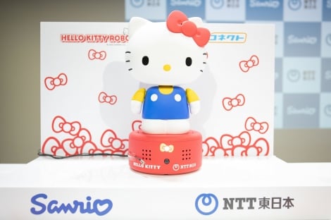 人と会話する「ハローキティロボット」発売へ　受付や観光施設の案内など対応