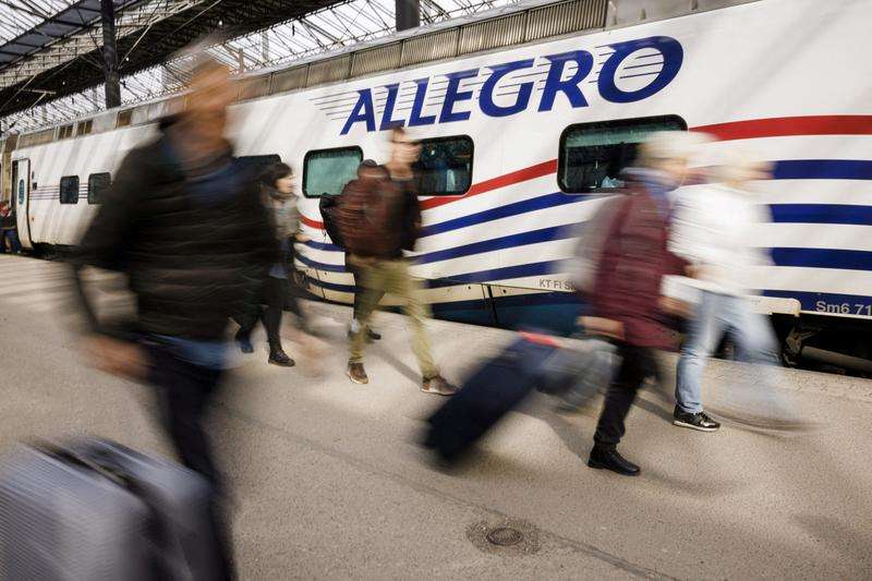 フィンランド国鉄、ロシア向け列車運行を28日に停止へ | ロイター