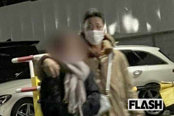 『香水』瑛人を支える新恋人！　本誌が目撃した “藤田ニコル似” 美女との横浜お泊まり現場一部始終