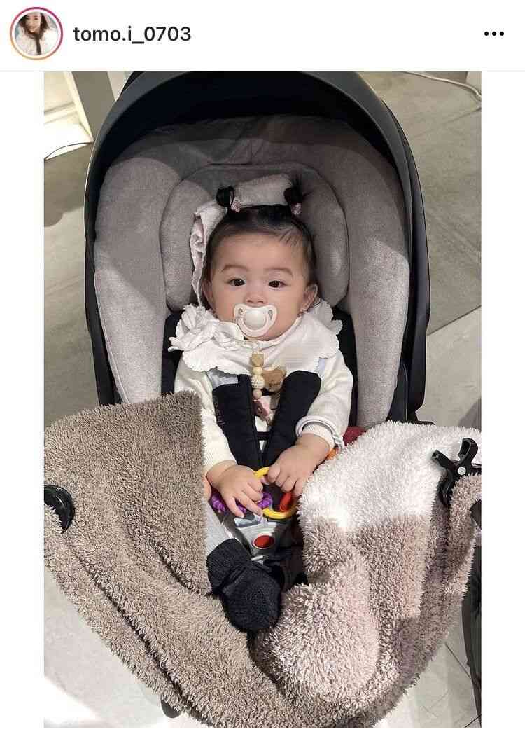 板野友美、背中パックリのセクシーワンピ＆長女の顔出しショット「まだ寒かった」と反省