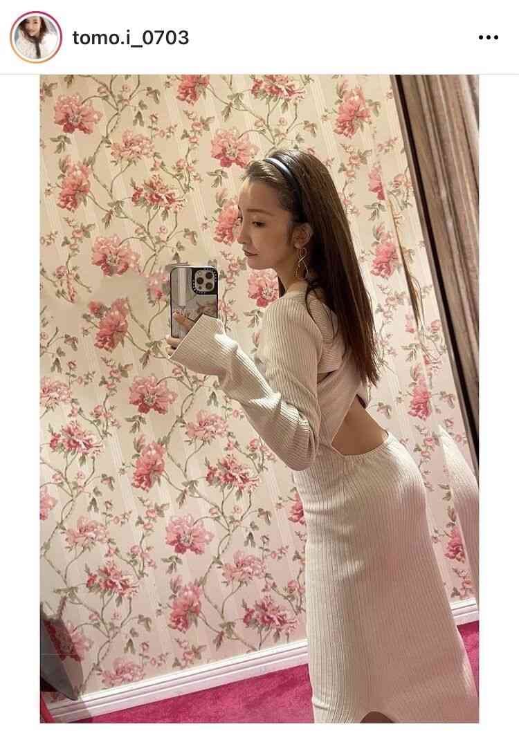 板野友美、背中パックリのセクシーワンピ＆長女の顔出しショット「まだ寒かった」と反省 : スポーツ報知