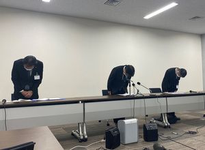 水着サイト閲覧の県職員を処分　勤務中に毎日1時間のペース(朝日新聞) - goo ニュース