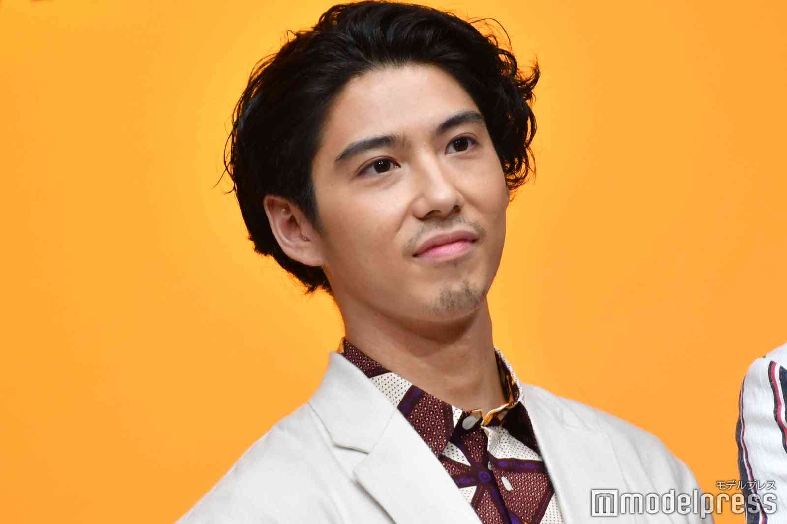 賀来賢人、過去のキスシーン相手に「申し訳なかった」 妻・榮倉奈々から指摘 - モデルプレス