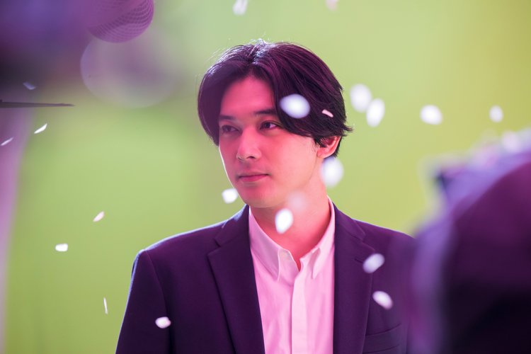 吉沢亮、激しいアクションシーンに自信「160点。表情も生き生き」　LINEマンガ新CM | ORICON NEWS
