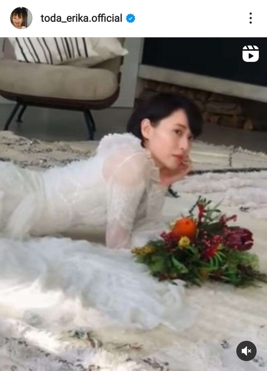 戸田恵梨香、短髪でドレス姿の最新ショットに騒然「美しすぎて見とれてた」「えっっっぐい綺麗」