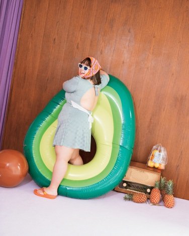 餅田コシヒカリ、ボディポジティブに水着を楽しむ 『mini』水着特集モデルに
