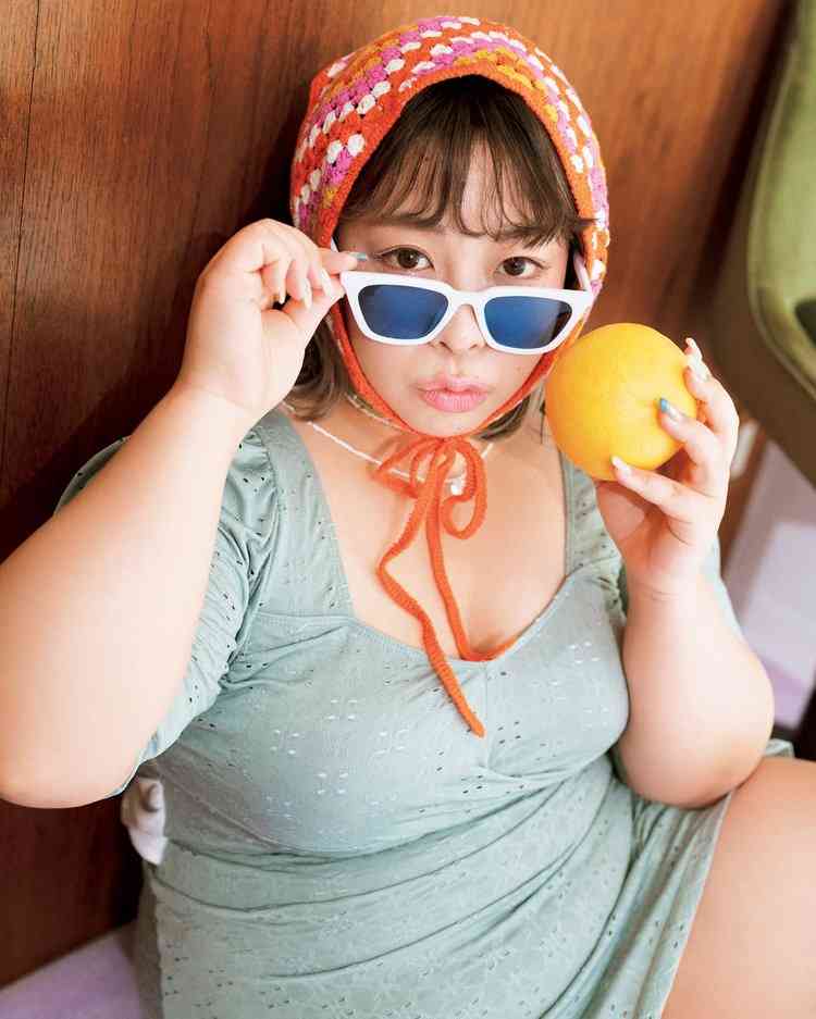 餅田コシヒカリ、ボディポジティブに水着を楽しむ　『mini』水着特集モデルに | ORICON NEWS