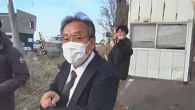 遭難の観光船の運営会社社長 献花台の前で深く一礼も花を手向けず - ライブドアニュース