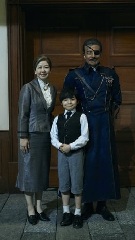 『鋼の錬金術師』舘ひろし＆寺田心“ブラッドレイ親子”の場面カットが公開！