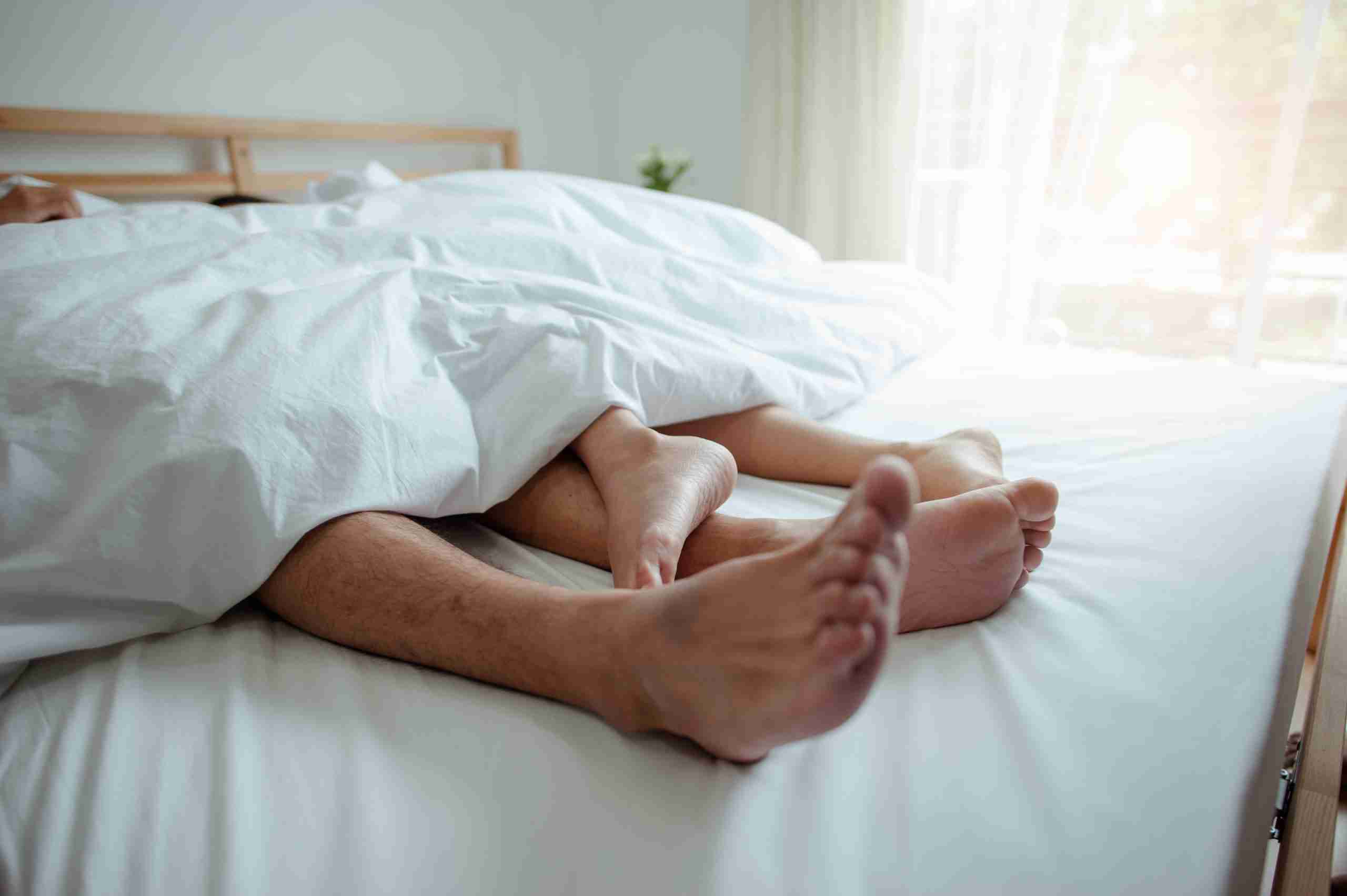 「夫婦と一緒に寝る！」と主張する姑　「母を尊重して」と擁護する夫に絶望 – fumumu