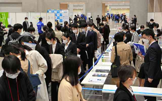 新入社員の初任給、引き上げ相次ぐ　前向きな企業が4割超（朝日新聞デジタル） - Yahoo!ニュース