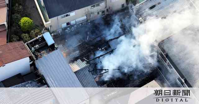 長屋5軒が全焼、男女2人死亡　大阪市生野区：朝日新聞デジタル