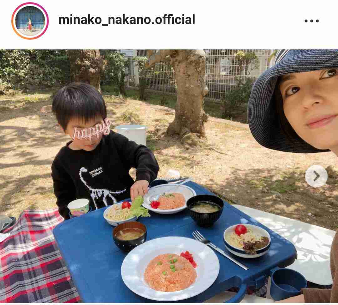 中野美奈子アナ、自宅庭で５歳長男とピクニック！流しおにぎり満喫「ペットボトルと洗濯カゴで完成！」 : スポーツ報知