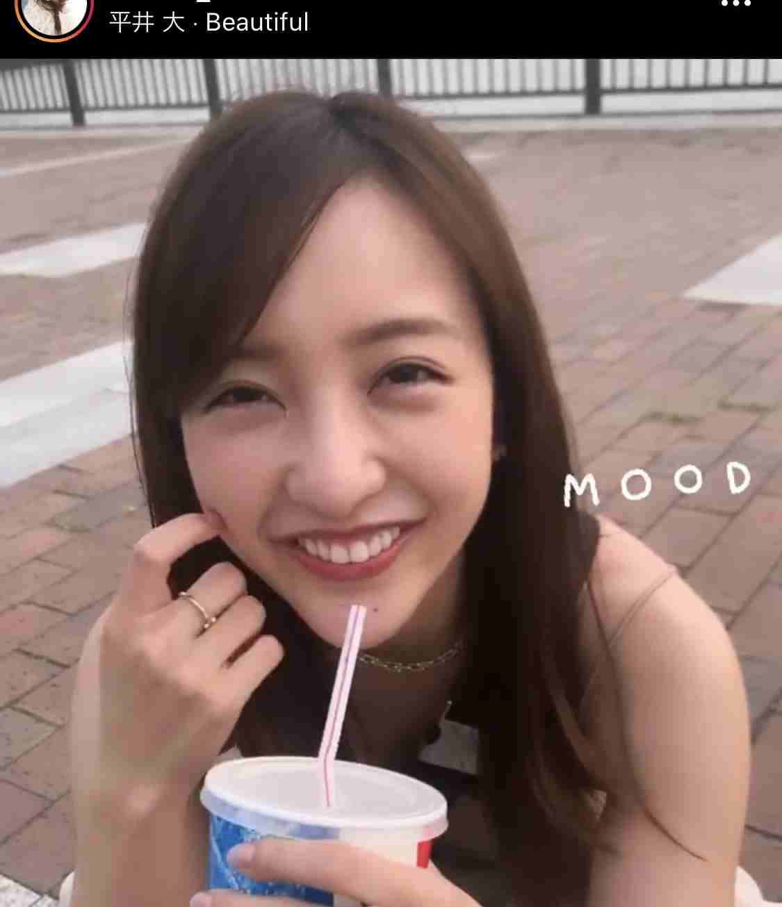 板野友美、背中パックリのセクシーワンピ＆長女の顔出しショット「まだ寒かった」と反省