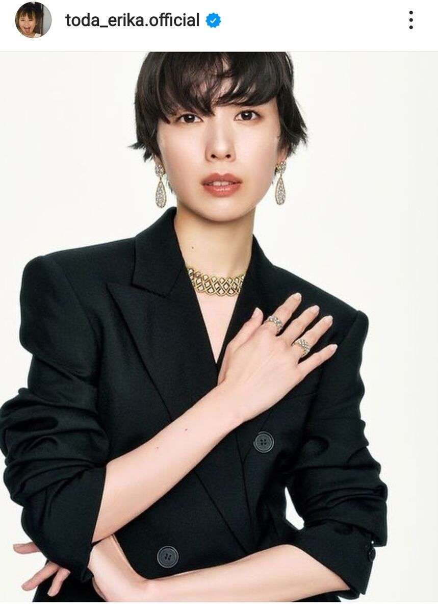 戸田恵梨香、ショートヘアの最新ショット公開「美しすぎます」「洗練された女性に」と絶賛の声