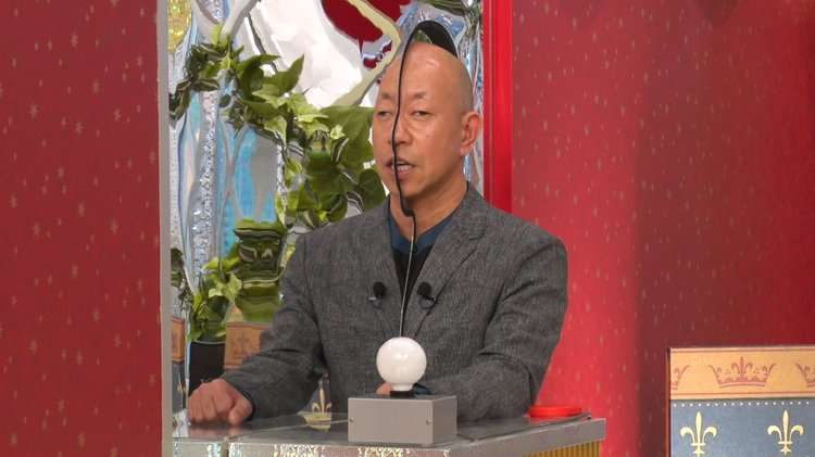 バイきんぐ小峠“半身だけ”番組出演に反響　視聴者の度肝を抜いた『ここにタイトルを入力』演出の妙【一部ネタバレあり】 | ORICON NEWS