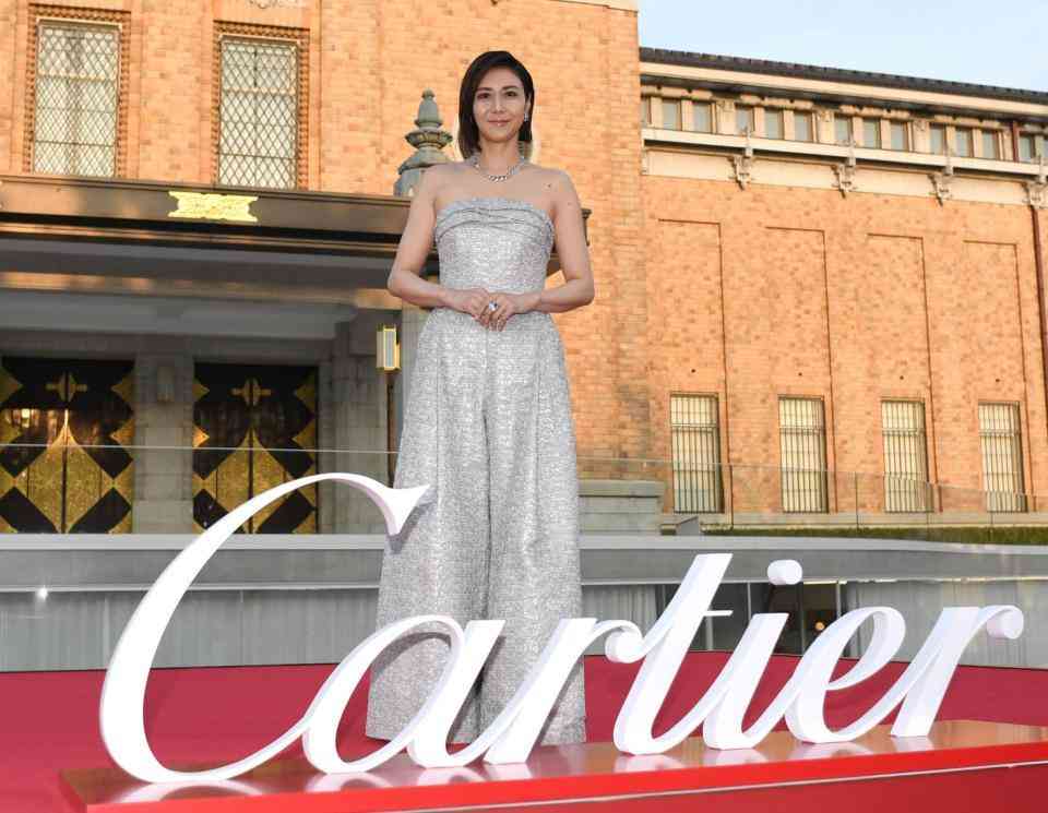 松嶋菜々子 西陣織のドレス&カルティエのジュエリーでレッドカーペットに登場