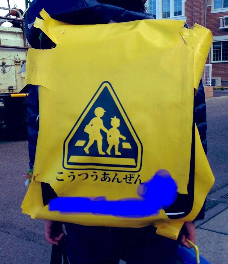 ランドセルってそんなに痛めつけられるものなのどうなの？→「見よ、これがランドセルの末路だ」みたいのを教えてほしい
