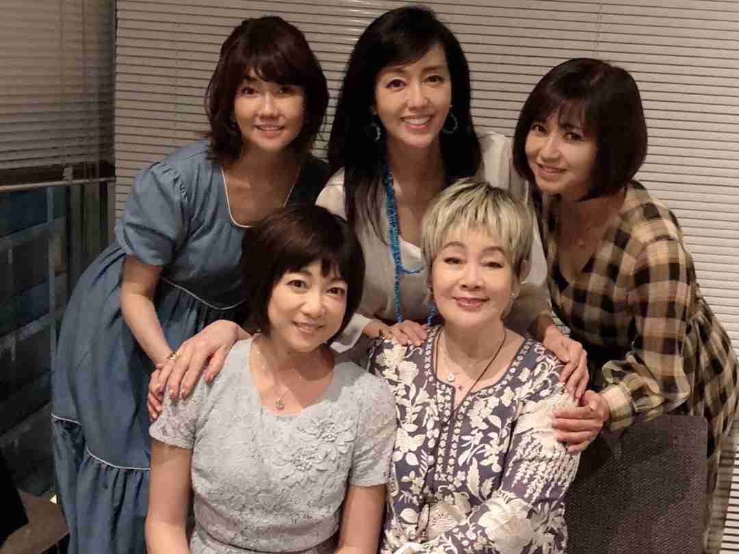 松本伊代 石川秀美からデビュー40周年のプレゼント贈られたと明かす 「花の82年組」3ショットも披露