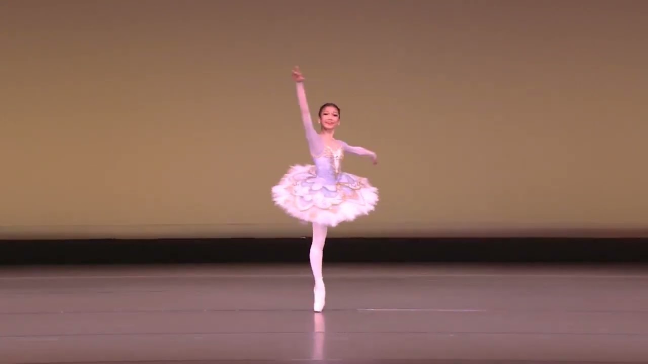 Lesserafim Kazuha Introduction ♡ - YouTube