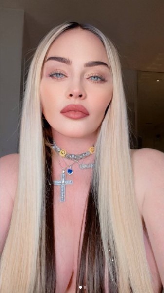 「フォトショップで顔を修正しすぎでは？」マドンナのインスタグラムにファンも困惑……「年齢を隠さないで」と心配する声も