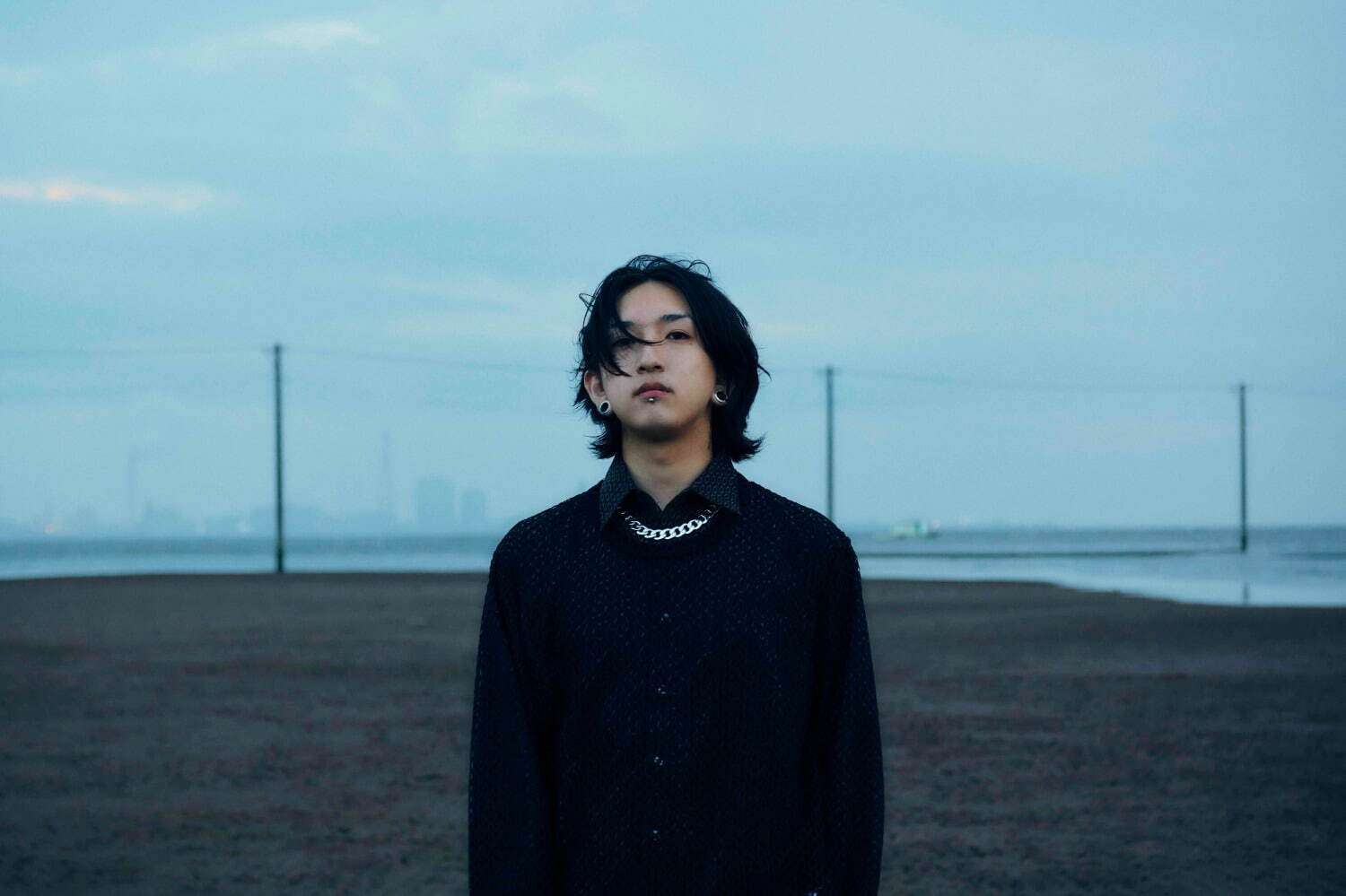YOASOBI・Ayase「原点回帰」の金髪姿に「惚れる」「魅力しかない」両腕のタトゥーには驚きの声