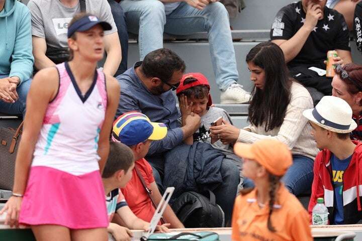 ベンチに叩きつけたラケットが子どもを直撃！全仏オープン参戦の女子選手が「ただただ謝りたい」と猛省