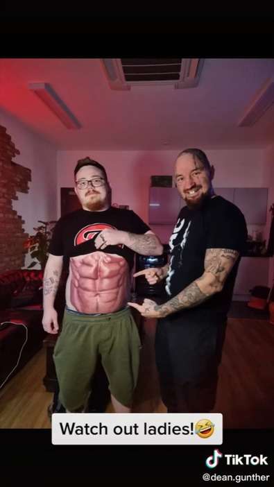 “世界で一番ダサいタトゥー”と大不評！　「ジムに通うのはもう嫌だ」6つに割れた腹筋のタトゥーを入れた男性に賛否両論