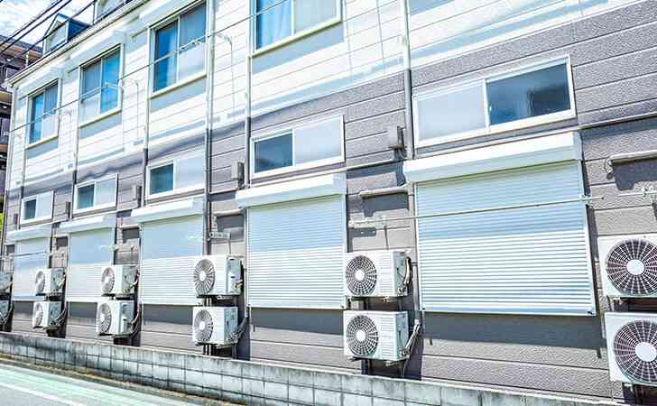 「家賃が安いだけじゃない」住民たちが語る“ベランダなし”物件の意外なメリット