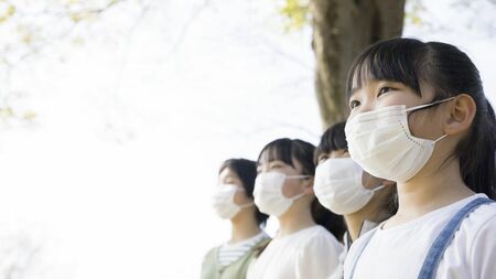 「脱マスク」が正解？「欧米は誰もしてない」は本当か？「同調疲れ」が日本での論争を過熱させている