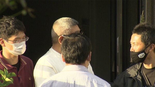 逮捕男が捜査員にクレーム　「映っちゃうでしょ!」前代未聞