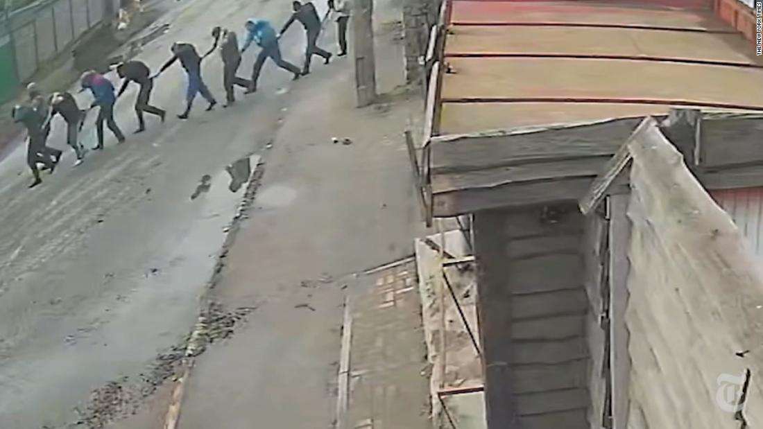 ロシア空挺部隊がブチャで８人処刑か、戦争犯罪の可能性　米紙調査（CNN.co.jp） - Yahoo!ニュース