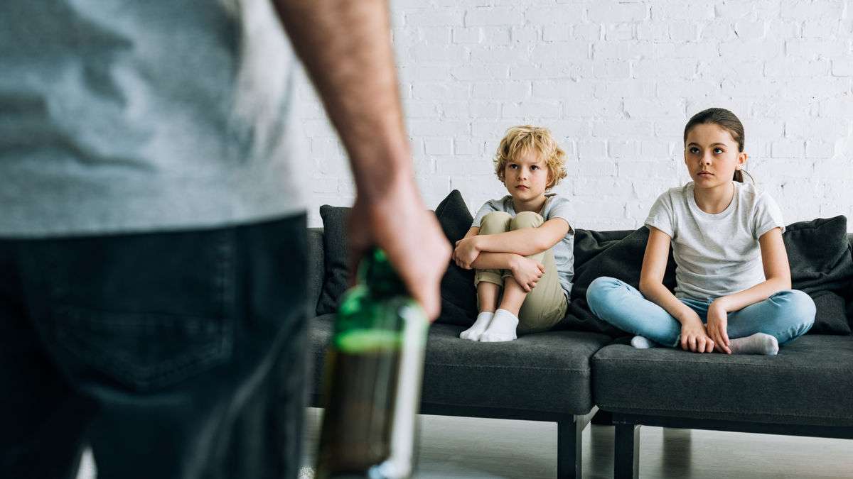 反ワクチン派になる人は「児童虐待や親がアルコール依存症など悲惨な過去」を持っている場合が多いとの研究結果、認知機能との関連も - GIGAZINE