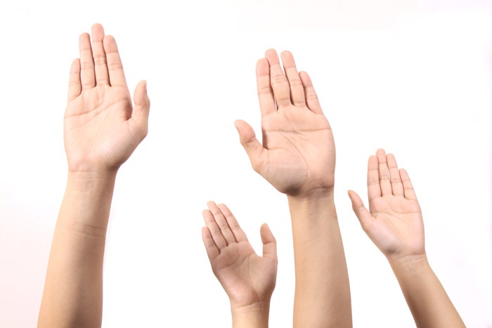 会議で質問しないと評価ダウン その結果「全員がはい！はい！と挙手」というカオスな状況に | キャリコネニュース