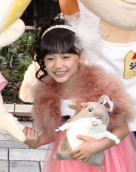 芦田愛菜「働かせすぎ」「学校は？」 南極大陸でも「顔色真っ青だった」: J-CAST ニュース【全文表示】