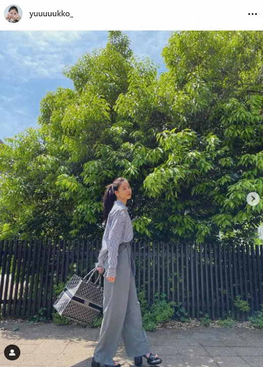 新木優子の私服が話題　「腰の位置が異常に高い」「常人には着こなせない」「いったい何頭身なの」