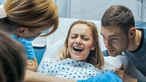 「息吸わせろやぁぁあ！ と叫んだ瞬間、長男誕生」「（医師に）早く切れ！」あの時は必死だったけど今なら笑える出産エピソード集。助産師さんからのアドバイスも（たまひよONLINE） - Yahoo!ニュース