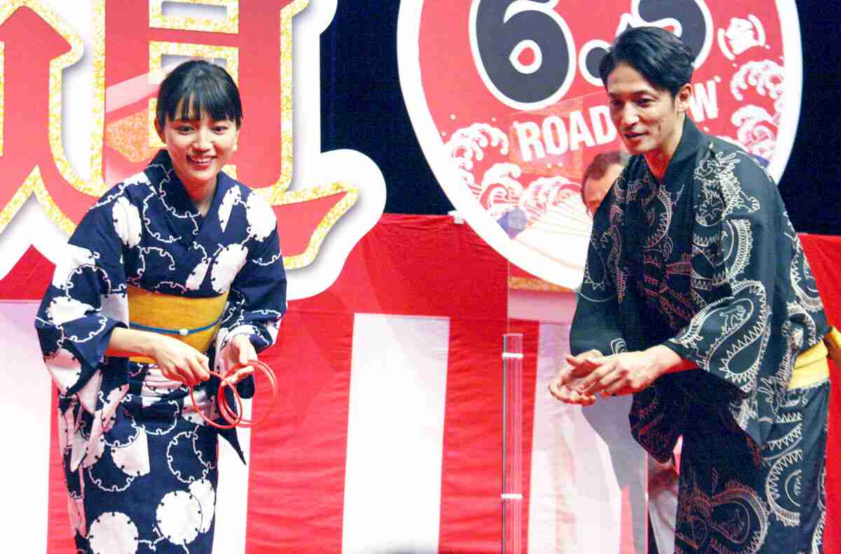 玉木宏＆川口春奈、夏先取りの浴衣姿に「気分すごく上がる」、輪投げに挑戦し明暗