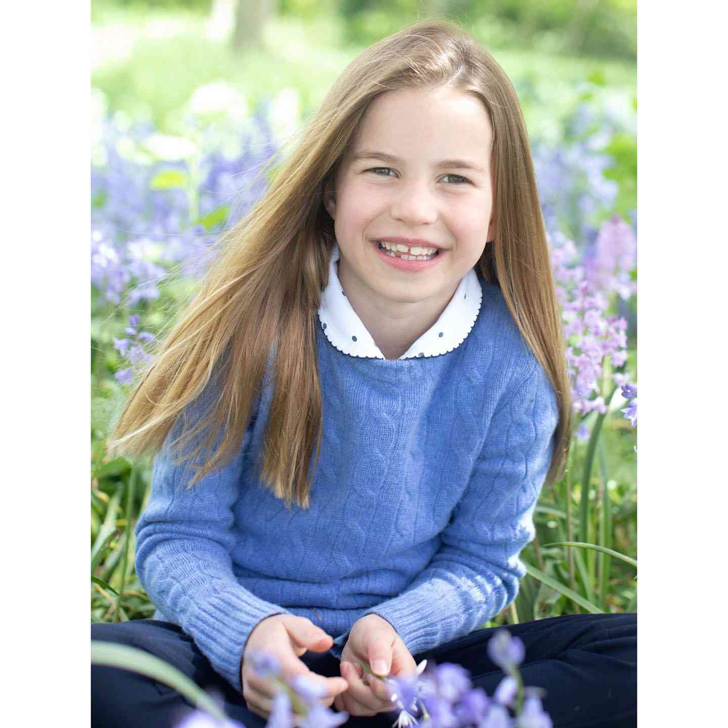 シャーロット王女が7歳に キャサリン妃撮影のポートレートが発表される