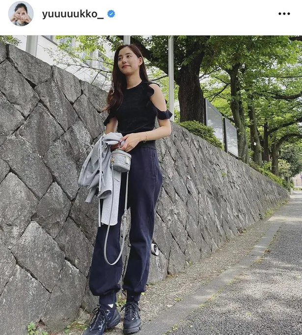 新木優子の私服が話題　「腰の位置が異常に高い」「常人には着こなせない」「いったい何頭身なの」