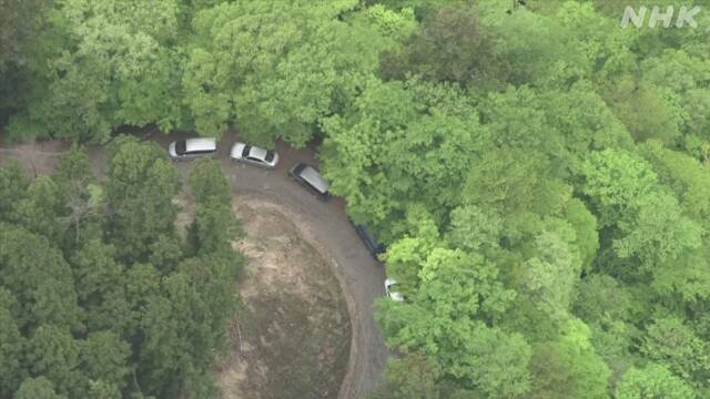 山梨 道志村 左足側の子ども用運動靴と片足分の靴下見つかる