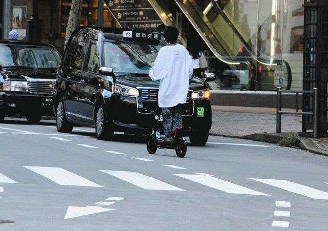 電動キックボードの公道運転　無免許、無保険で事故なら人生が終わりかねない